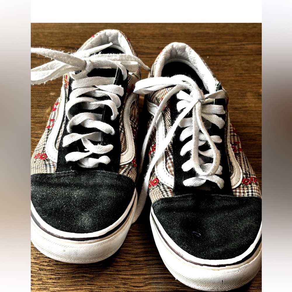 Vans Old Skool Plaid Floral Embroidered Sneakers Women’s 7.5 Black Suede